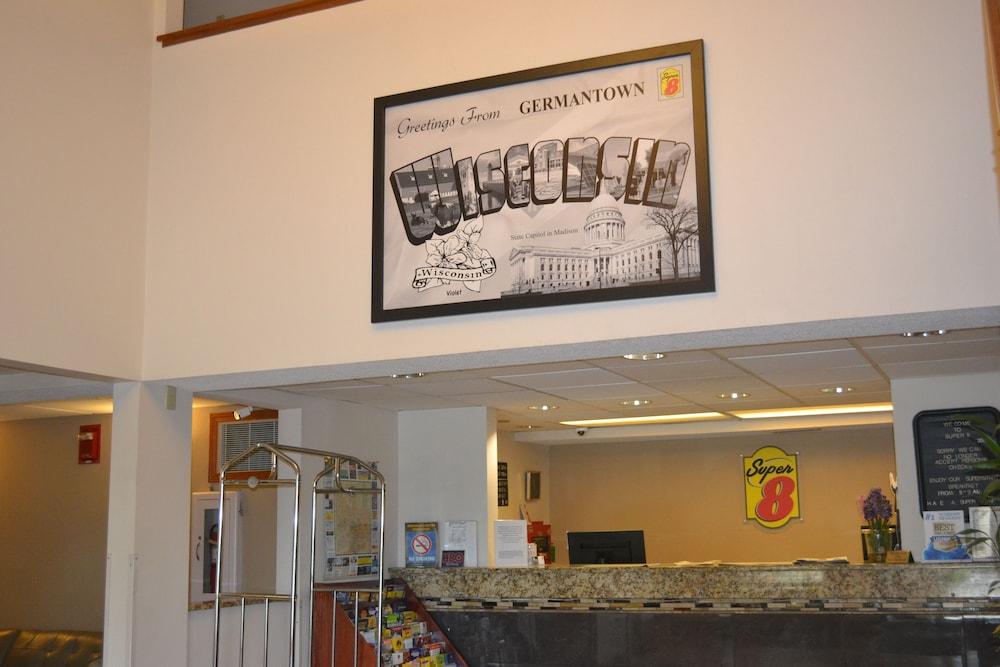 Hotel Super 8 By Wyndham Germantown/Milwaukee Zewnętrze zdjęcie