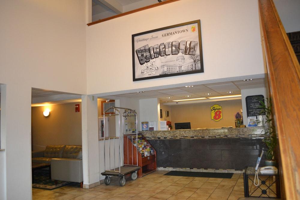 Hotel Super 8 By Wyndham Germantown/Milwaukee Zewnętrze zdjęcie