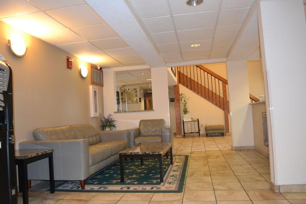 Hotel Super 8 By Wyndham Germantown/Milwaukee Zewnętrze zdjęcie
