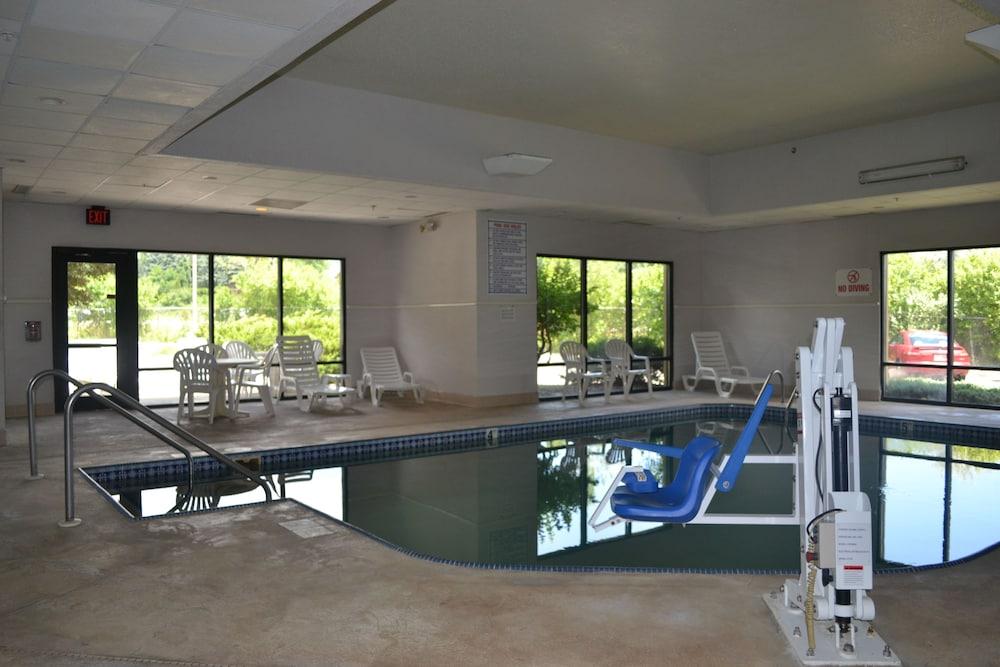 Hotel Super 8 By Wyndham Germantown/Milwaukee Zewnętrze zdjęcie