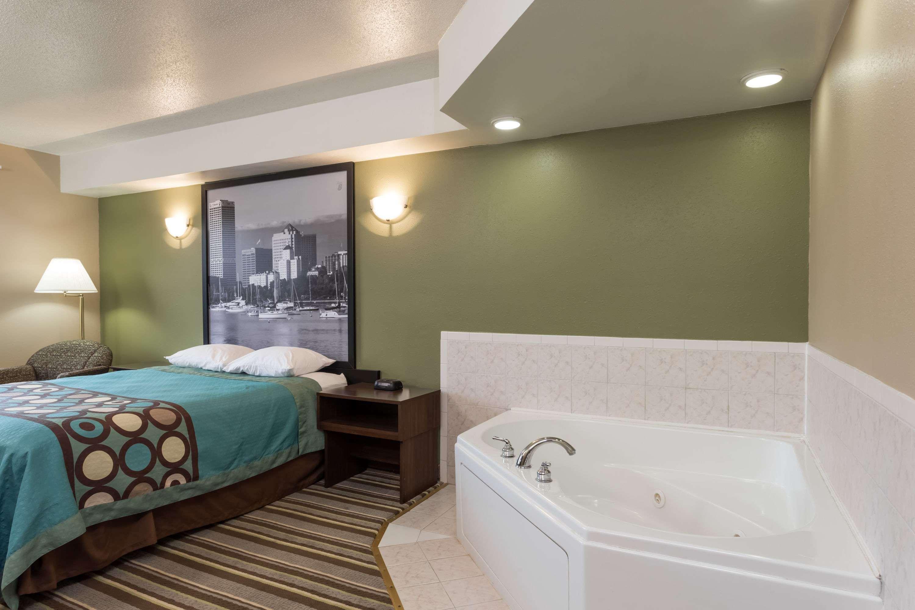 Hotel Super 8 By Wyndham Germantown/Milwaukee Zewnętrze zdjęcie