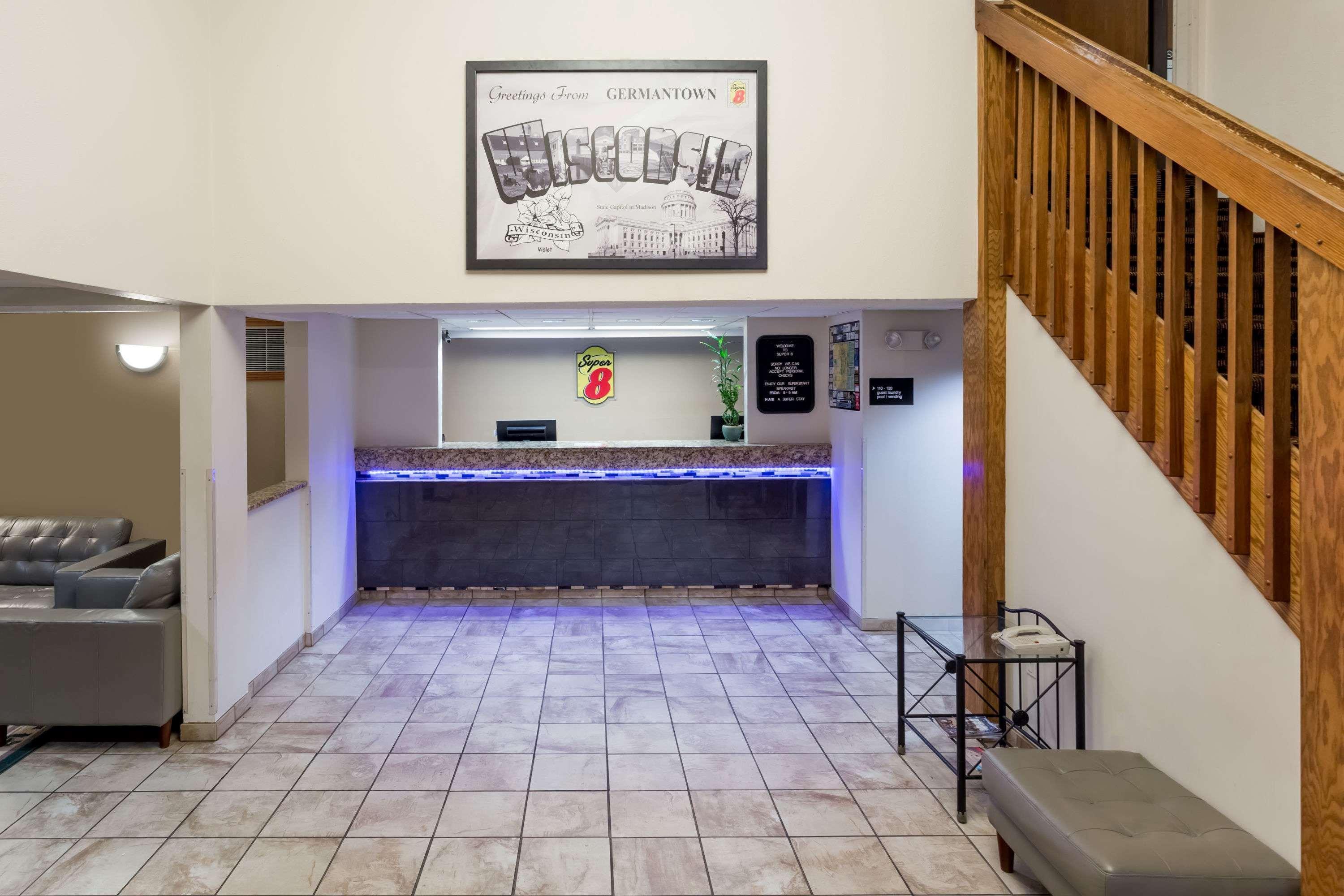 Hotel Super 8 By Wyndham Germantown/Milwaukee Zewnętrze zdjęcie