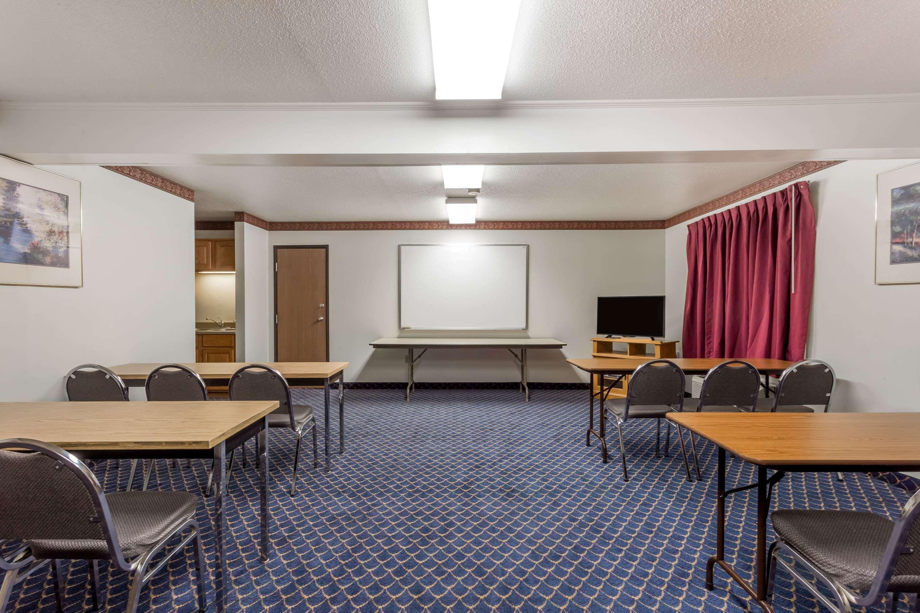 Hotel Super 8 By Wyndham Germantown/Milwaukee Zewnętrze zdjęcie