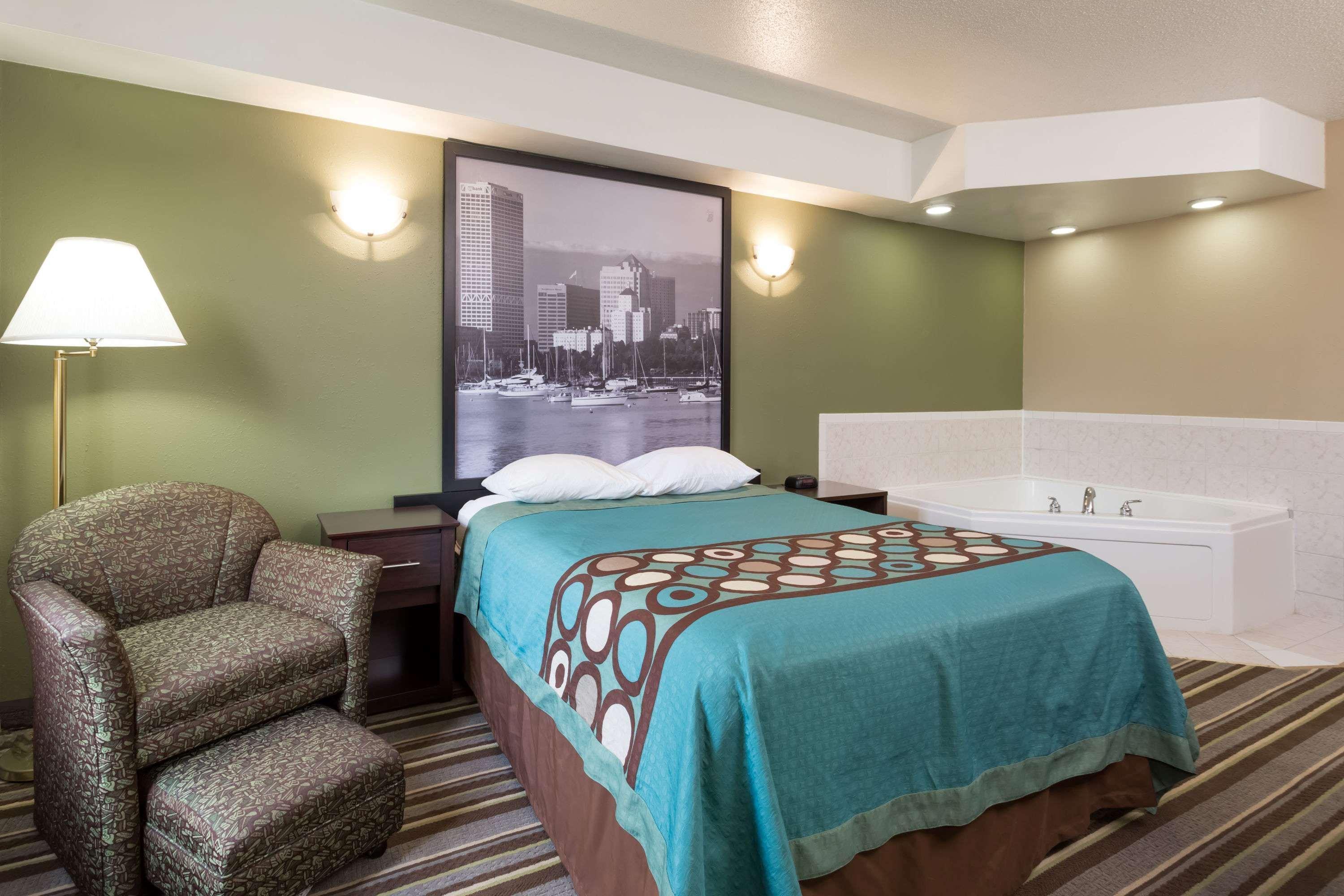Hotel Super 8 By Wyndham Germantown/Milwaukee Zewnętrze zdjęcie