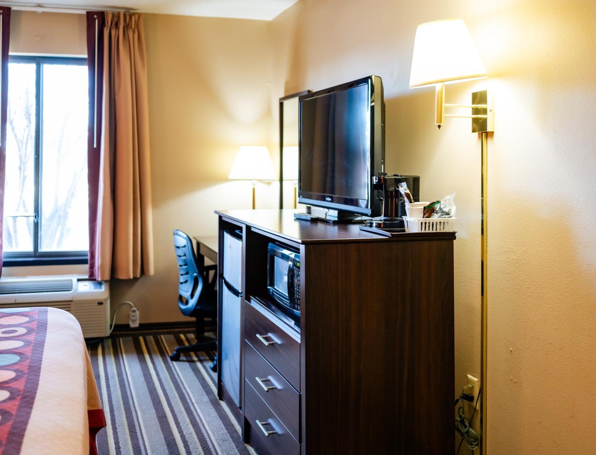 Hotel Super 8 By Wyndham Germantown/Milwaukee Zewnętrze zdjęcie