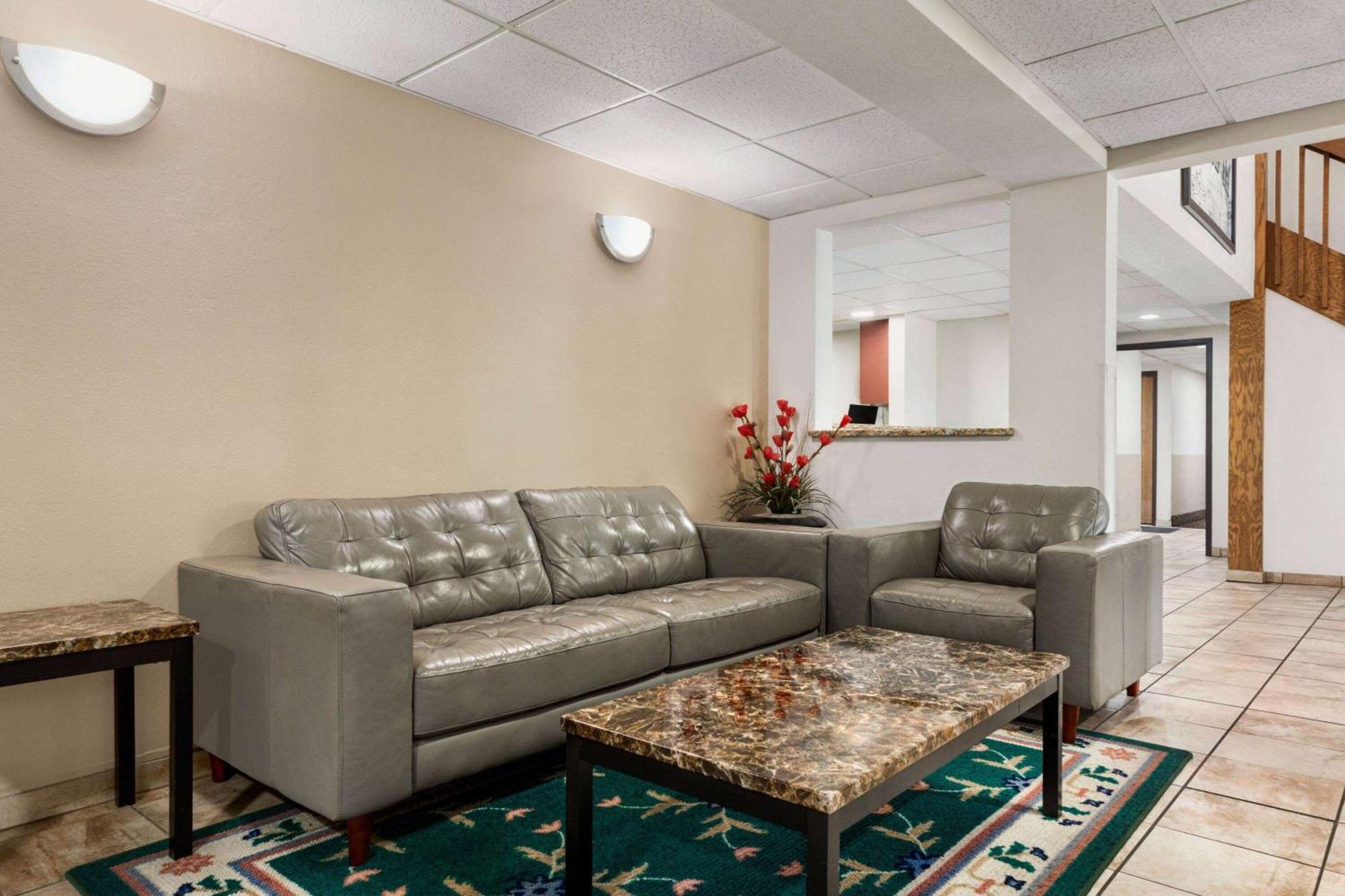 Hotel Super 8 By Wyndham Germantown/Milwaukee Zewnętrze zdjęcie