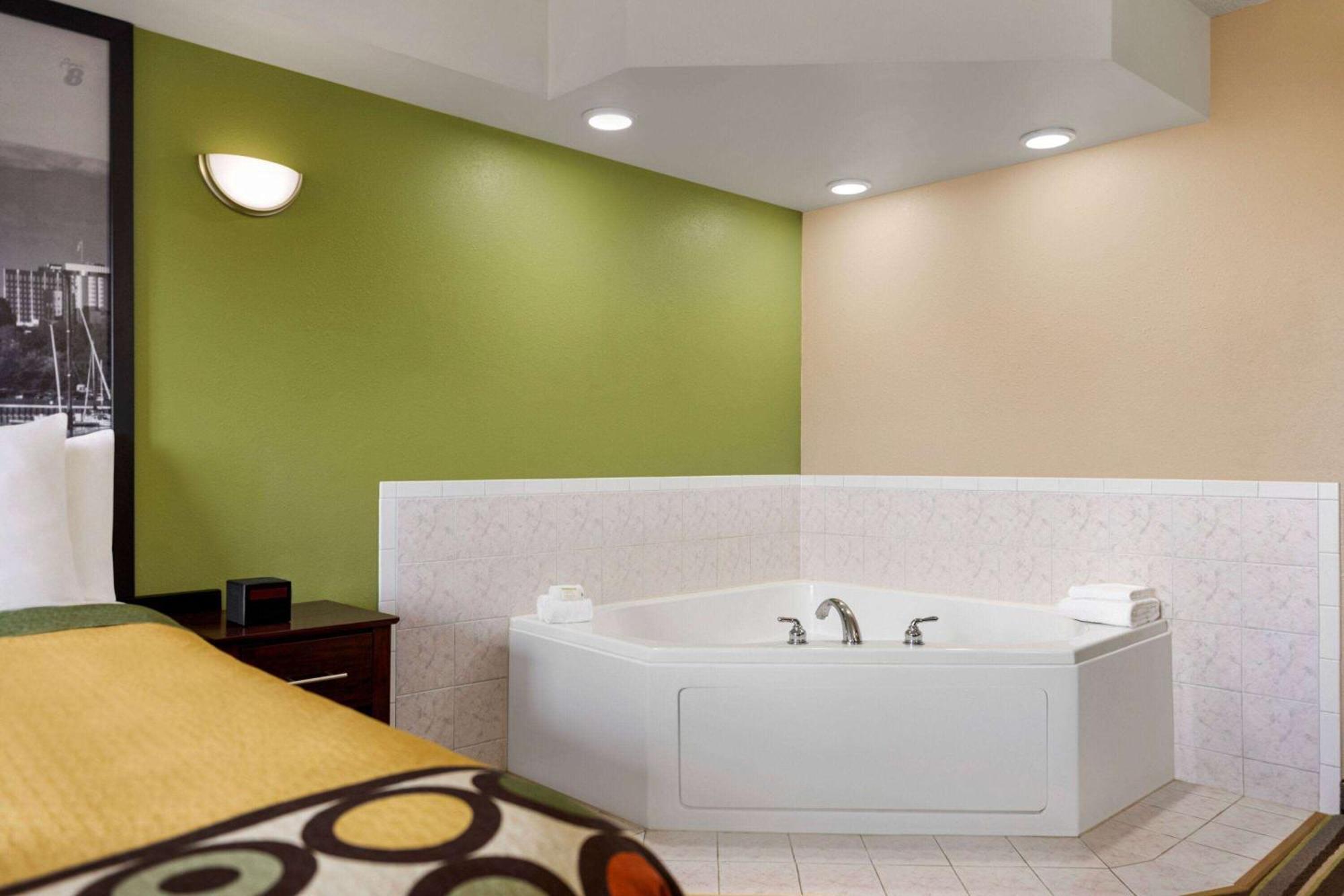 Hotel Super 8 By Wyndham Germantown/Milwaukee Zewnętrze zdjęcie