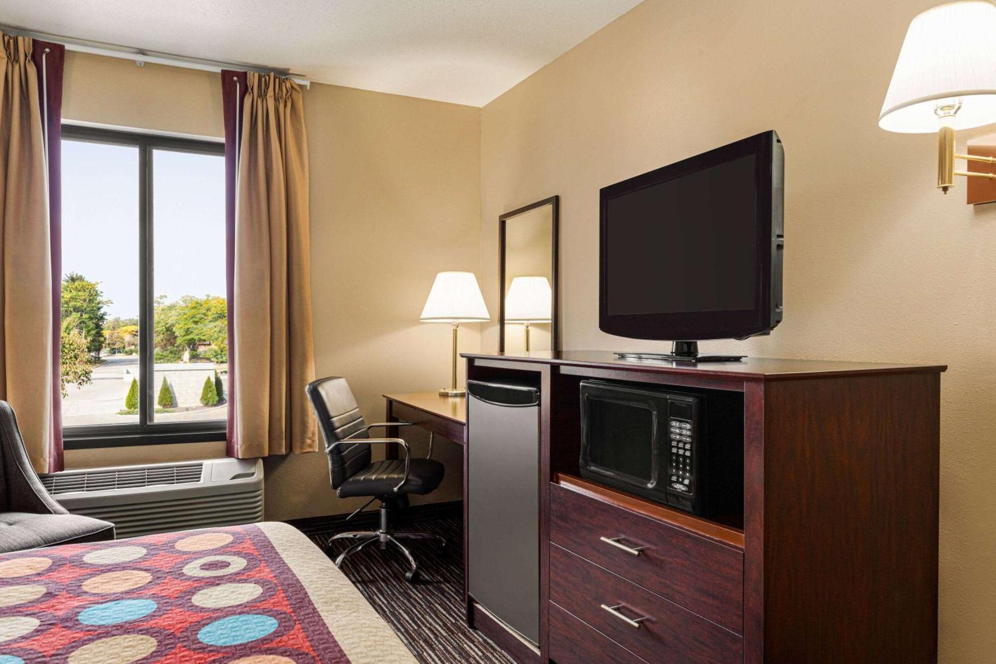Hotel Super 8 By Wyndham Germantown/Milwaukee Zewnętrze zdjęcie