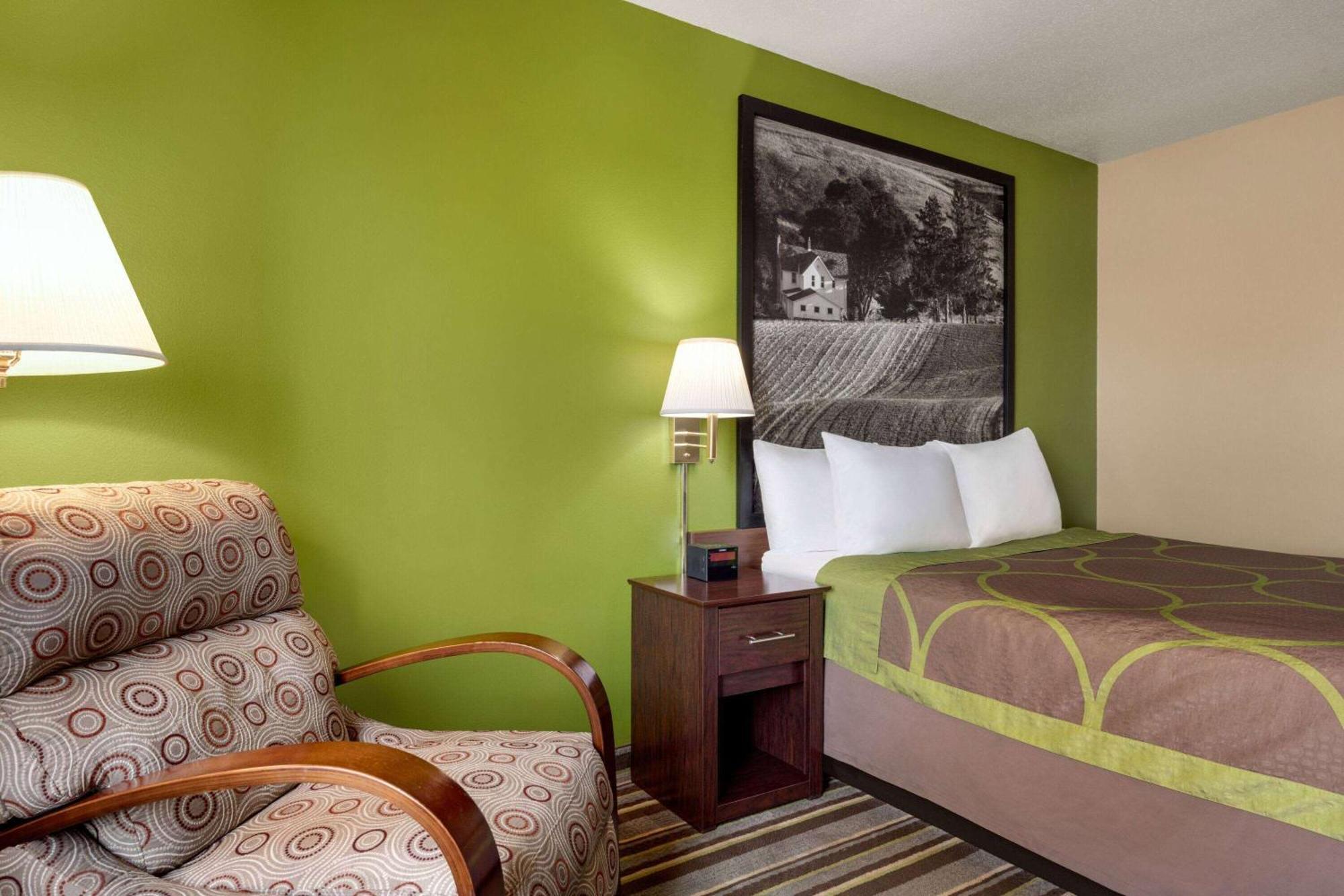 Hotel Super 8 By Wyndham Germantown/Milwaukee Zewnętrze zdjęcie
