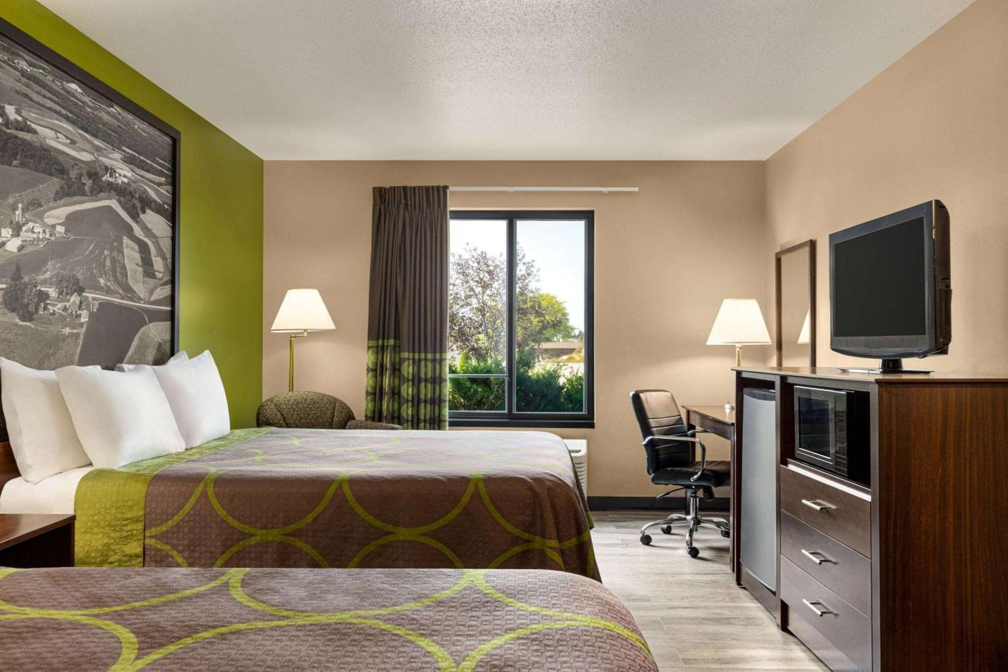 Hotel Super 8 By Wyndham Germantown/Milwaukee Zewnętrze zdjęcie