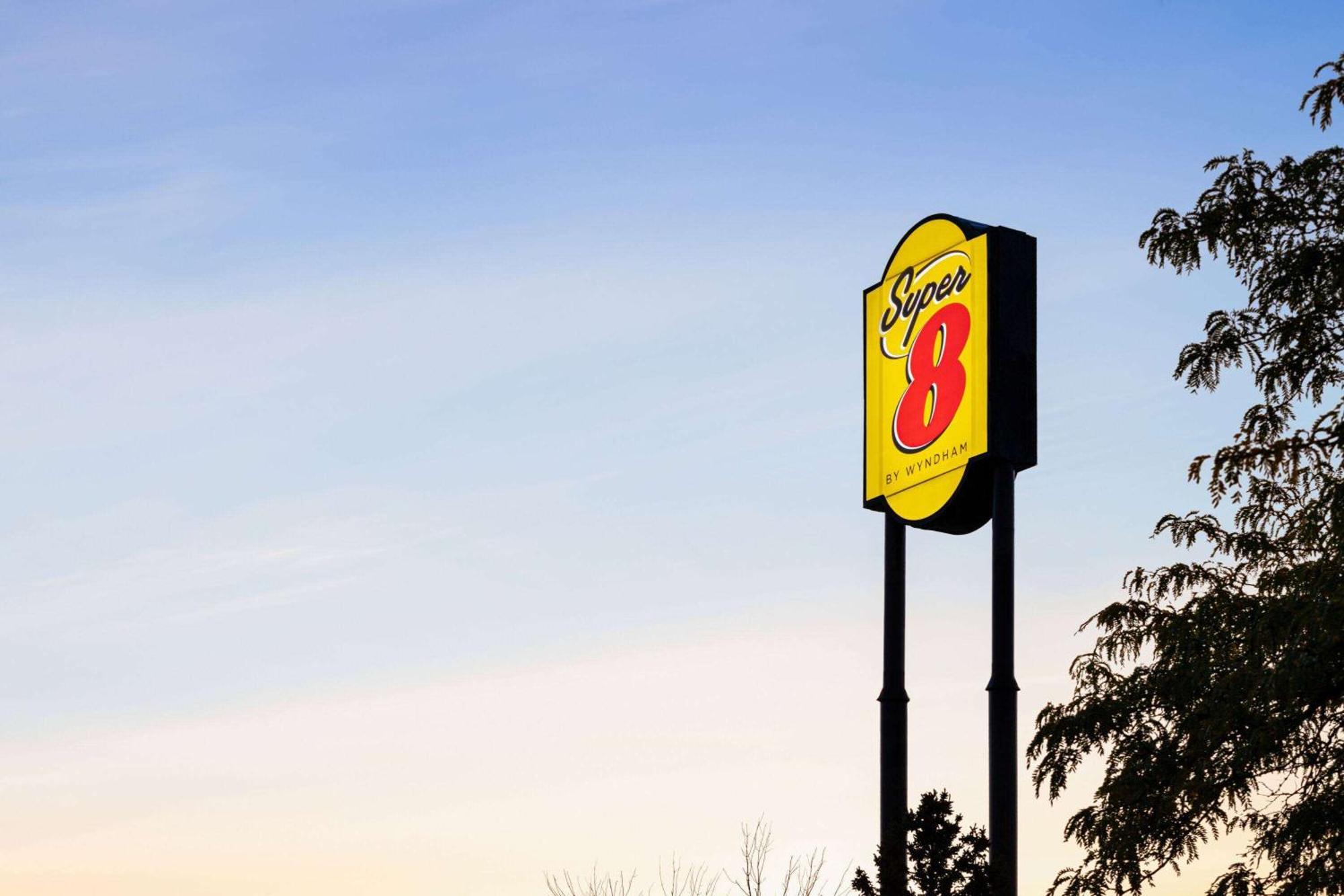 Hotel Super 8 By Wyndham Germantown/Milwaukee Zewnętrze zdjęcie