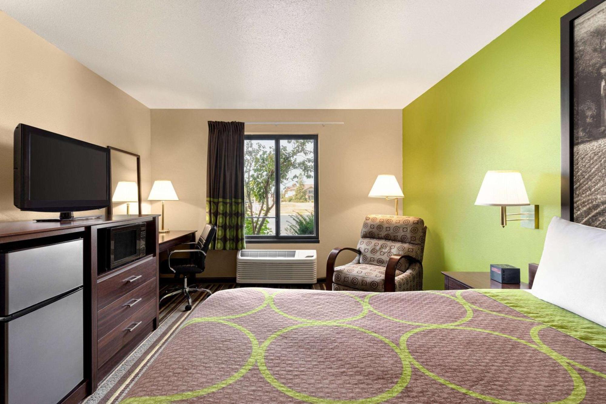 Hotel Super 8 By Wyndham Germantown/Milwaukee Zewnętrze zdjęcie