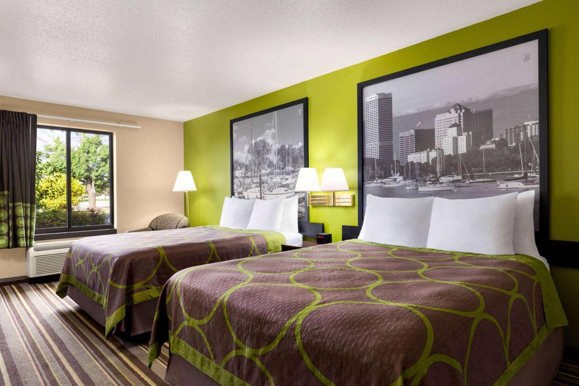 Hotel Super 8 By Wyndham Germantown/Milwaukee Zewnętrze zdjęcie
