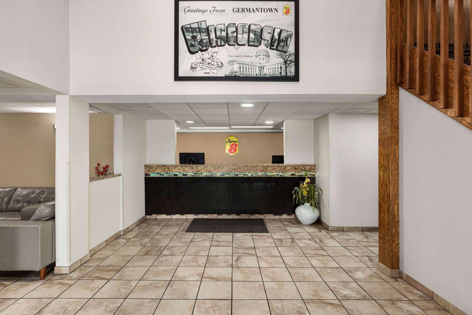 Hotel Super 8 By Wyndham Germantown/Milwaukee Zewnętrze zdjęcie