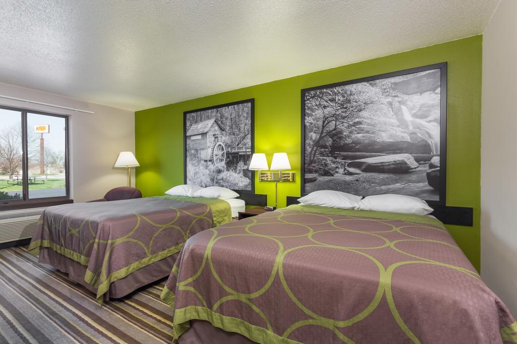 Hotel Super 8 By Wyndham Germantown/Milwaukee Zewnętrze zdjęcie