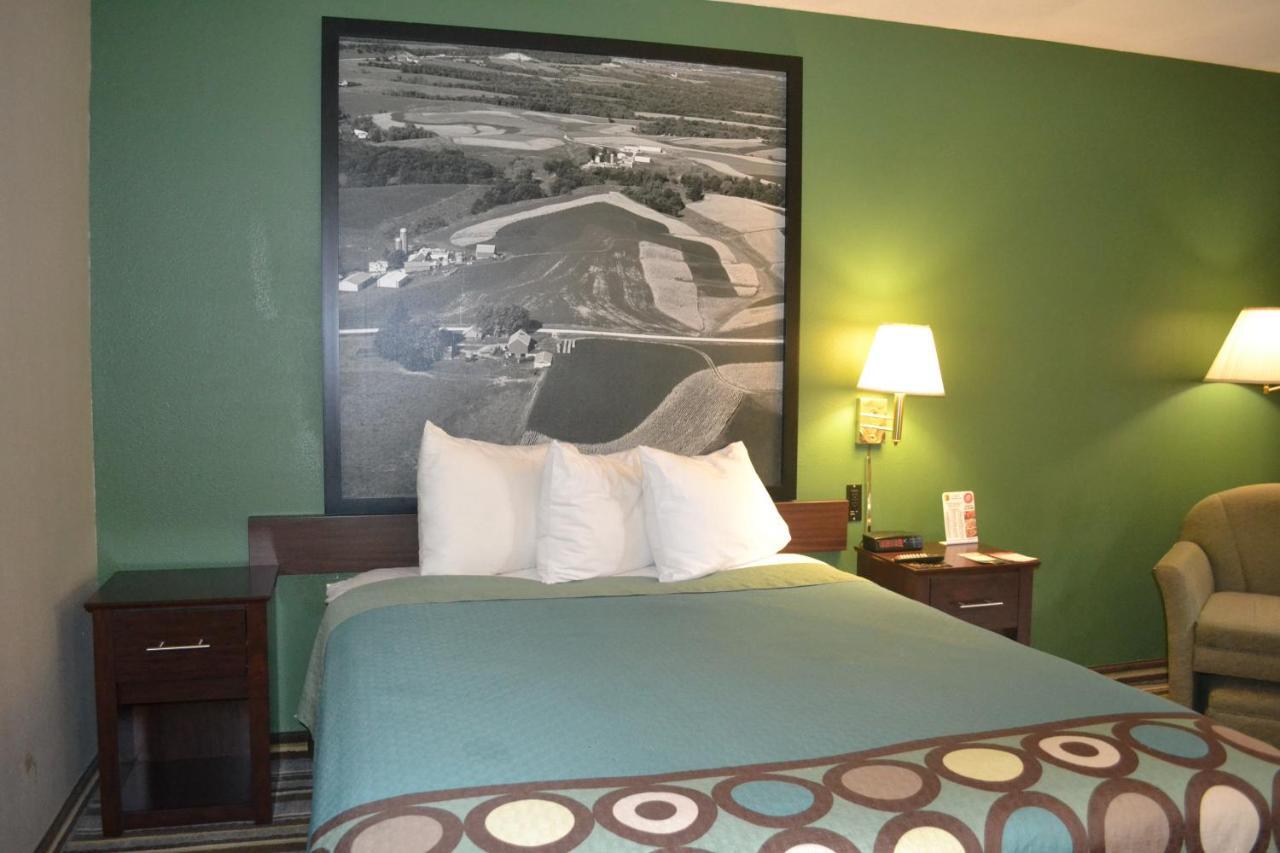 Hotel Super 8 By Wyndham Germantown/Milwaukee Zewnętrze zdjęcie