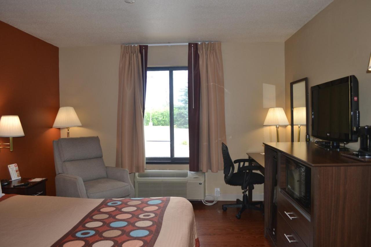 Hotel Super 8 By Wyndham Germantown/Milwaukee Zewnętrze zdjęcie