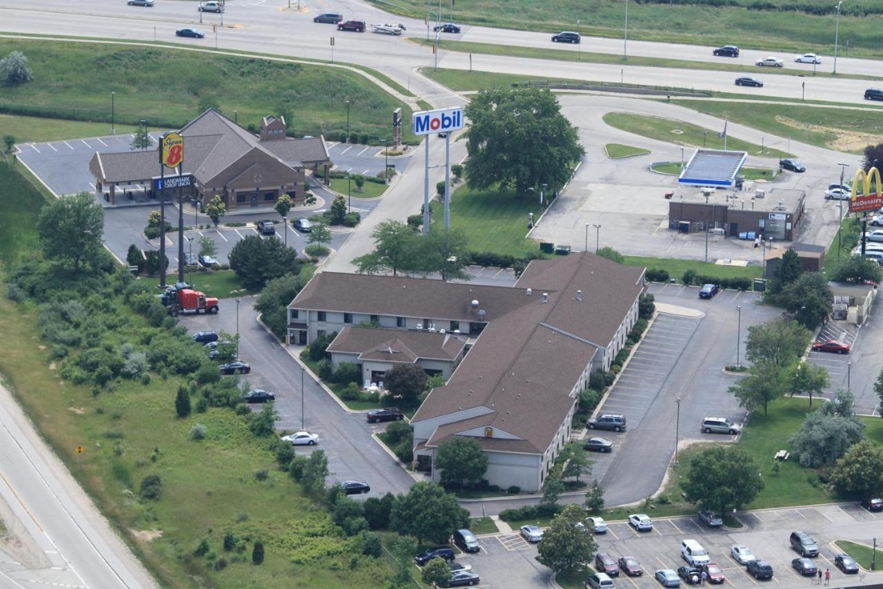 Hotel Super 8 By Wyndham Germantown/Milwaukee Zewnętrze zdjęcie